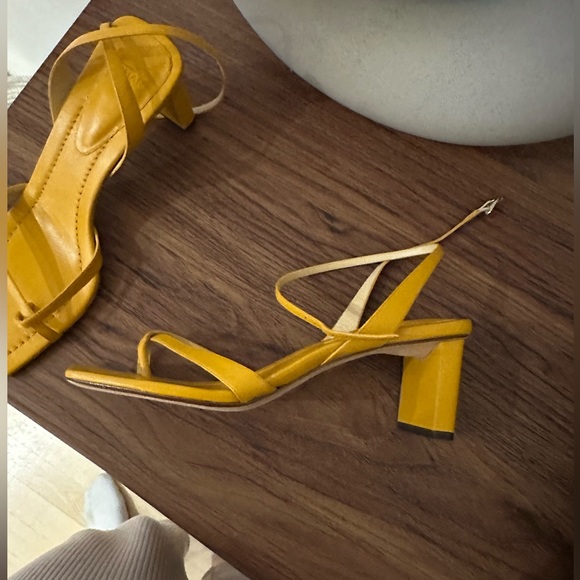 Alexandre Birman heels. NWOT. Mustard colour. Size 39 - Picture 7 of 8